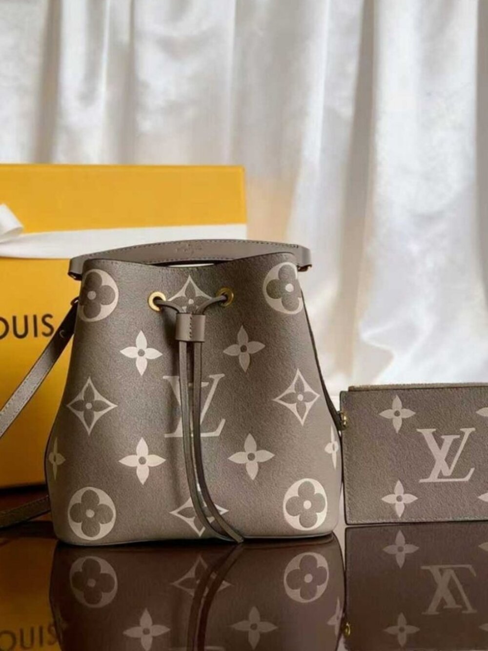Louis Vuitton CarryAll MM
